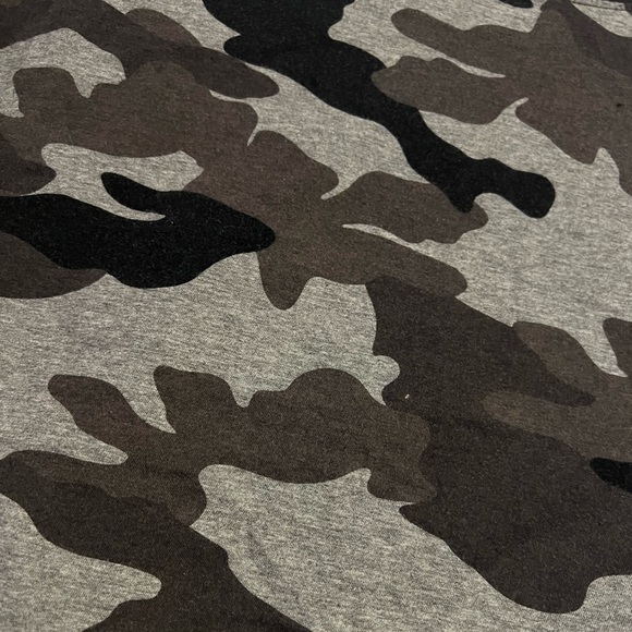 🟪Garage black and grey army print cropped top - Picture 3 of 4